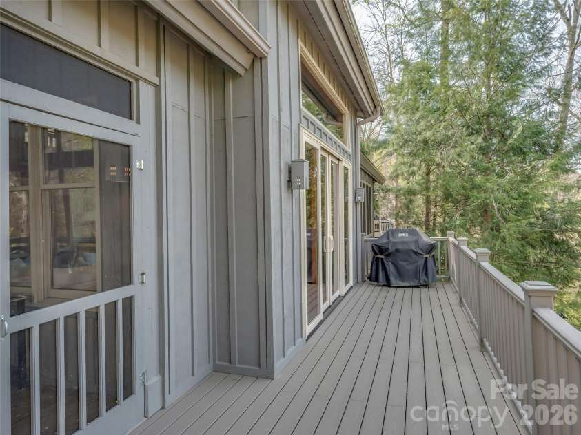 4 Wild Ivy Run, Hendersonville, NC 28739.  MLS# CAR4363096, YatesRealty ID 17512. 
