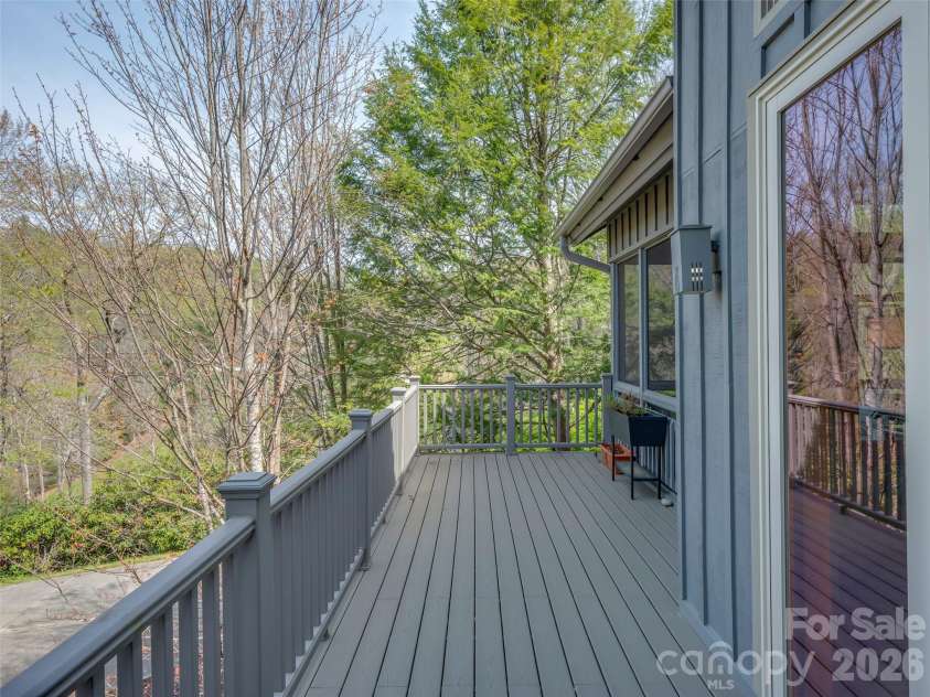 4 Wild Ivy Run, Hendersonville, NC 28739.  MLS# CAR4363096, YatesRealty ID 17512. 