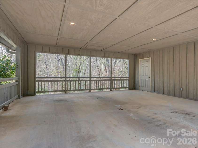 4 Wild Ivy Run, Hendersonville, NC 28739.  MLS# CAR4363096, YatesRealty ID 17512. 