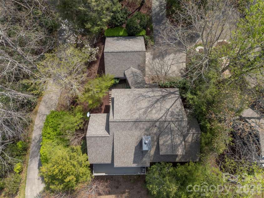 4 Wild Ivy Run, Hendersonville, NC 28739.  MLS# CAR4363096, YatesRealty ID 17512. 