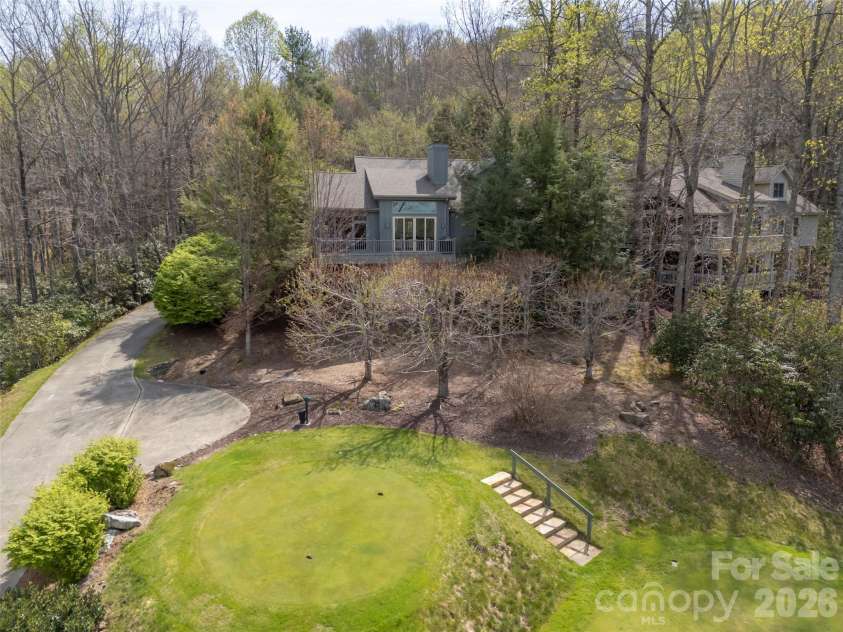 4 Wild Ivy Run, Hendersonville, NC 28739.  MLS# CAR4363096, YatesRealty ID 17512. 