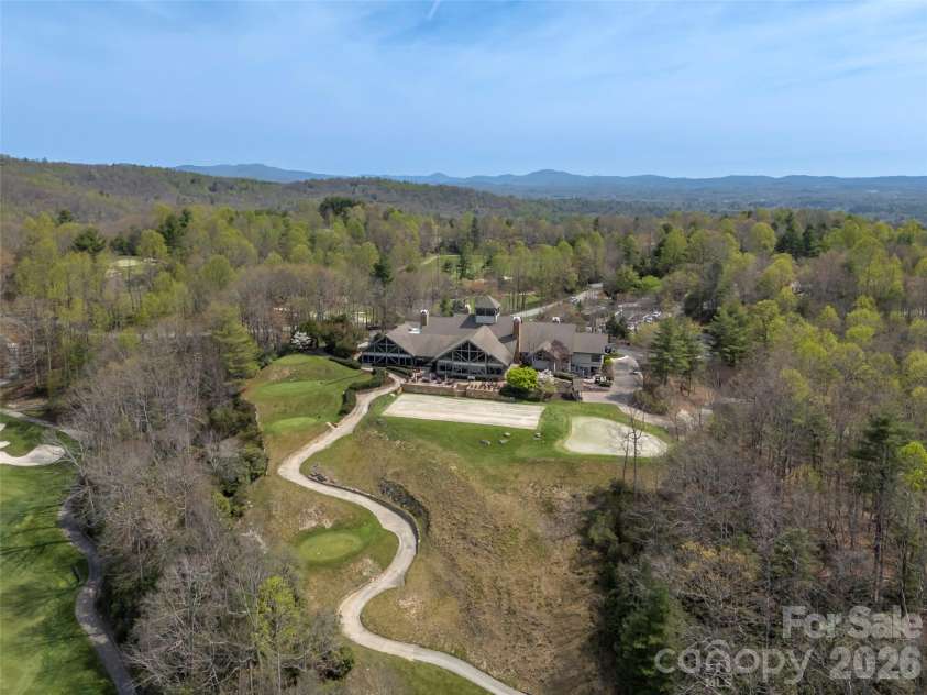 4 Wild Ivy Run, Hendersonville, NC 28739.  MLS# CAR4363096, YatesRealty ID 17512. 