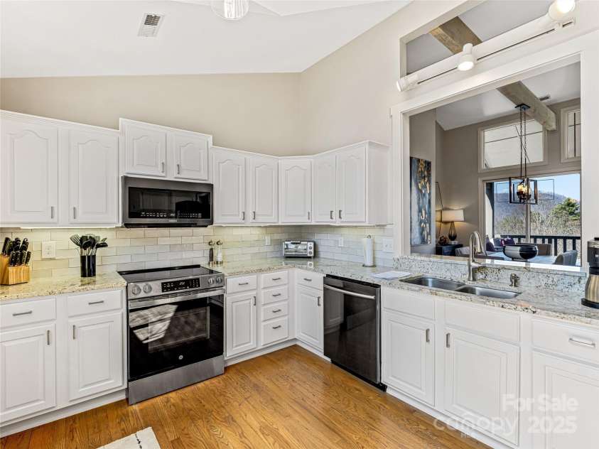 188 Club Colony Lane, Lake Toxaway, NC 28747.  MLS# CAR4231928, YatesRealty ID 17513. 