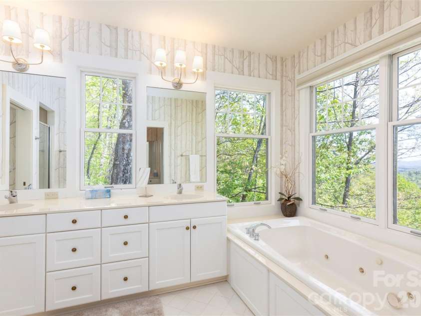 562 Panther Ridge Road, Lake Toxaway, NC 28747.  MLS# CAR4377180, YatesRealty ID 17514. 