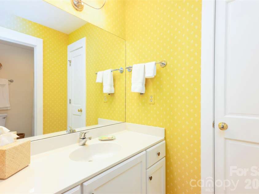 562 Panther Ridge Road, Lake Toxaway, NC 28747.  MLS# CAR4377180, YatesRealty ID 17514. 