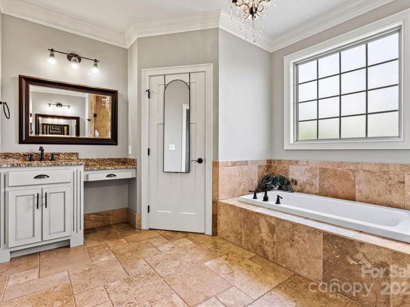 5163 Meadow Park Lane, Hickory, NC 28602.  MLS# CAR4260618, YatesRealty ID 17515. 