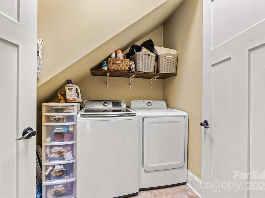 5163 Meadow Park Lane, Hickory, NC 28602.  MLS# CAR4260618, YatesRealty ID 17515. 