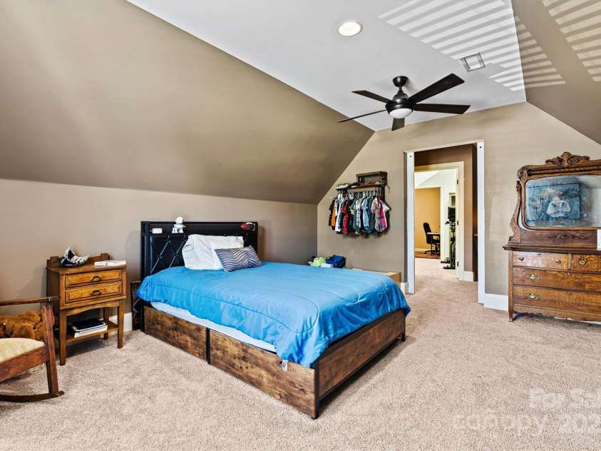 5163 Meadow Park Lane, Hickory, NC 28602.  MLS# CAR4260618, YatesRealty ID 17515. 