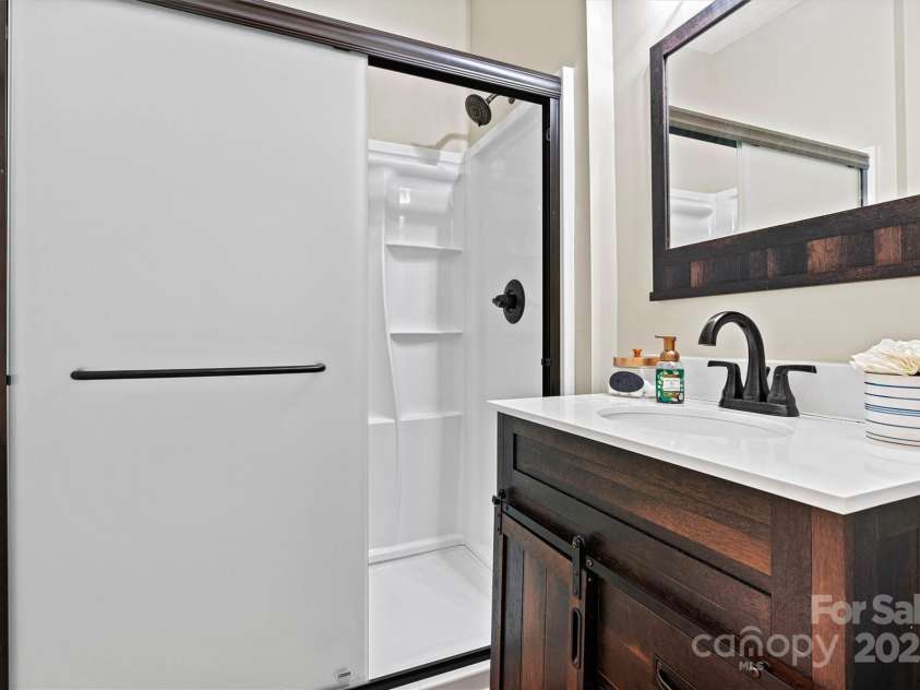 5163 Meadow Park Lane, Hickory, NC 28602.  MLS# CAR4260618, YatesRealty ID 17515. 