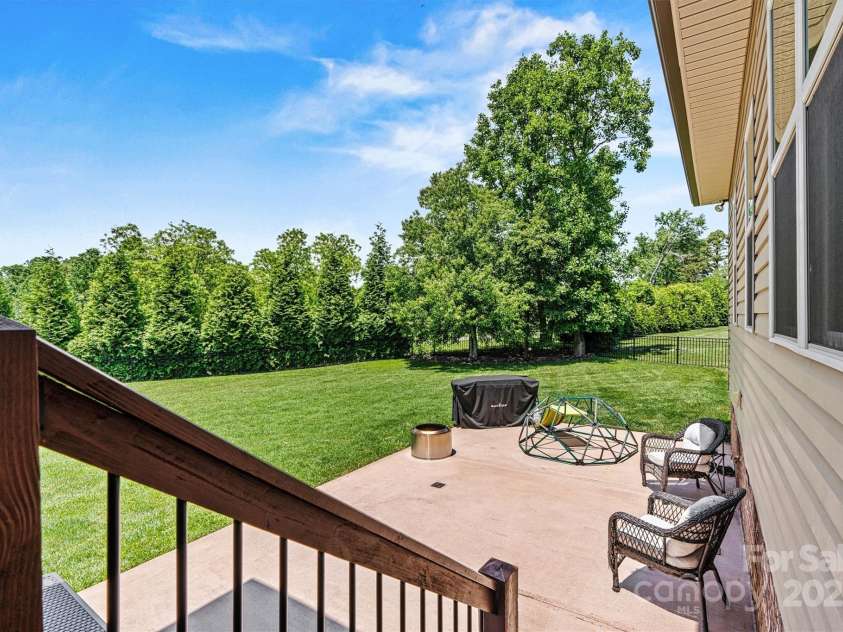 5163 Meadow Park Lane, Hickory, NC 28602.  MLS# CAR4260618, YatesRealty ID 17515. 