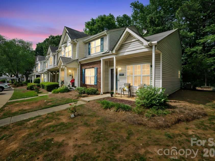 5427 Kimmerly Woods Drive, Charlotte, NC 28215.  MLS# CAR4376319, YatesRealty ID 17515. 