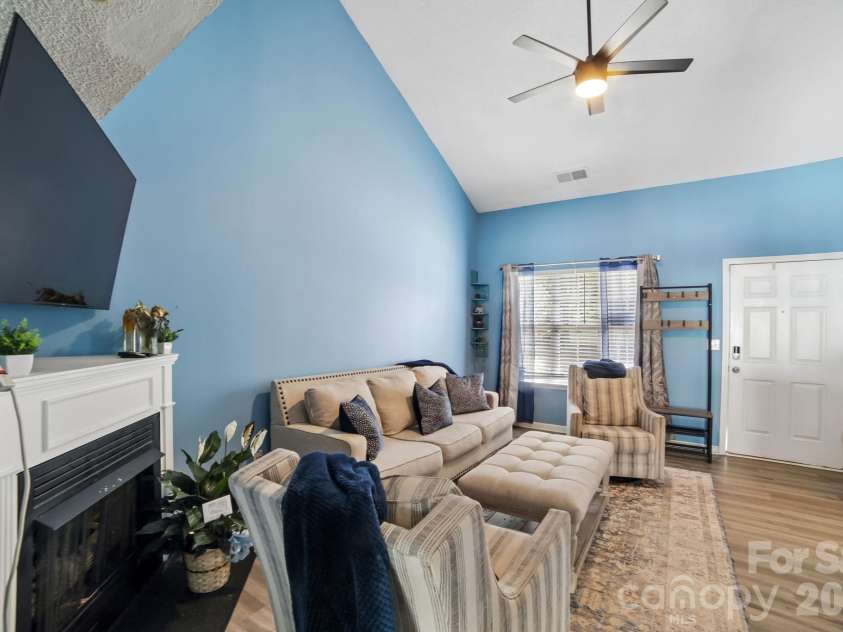 5427 Kimmerly Woods Drive, Charlotte, NC 28215.  MLS# CAR4376319, YatesRealty ID 17515. 