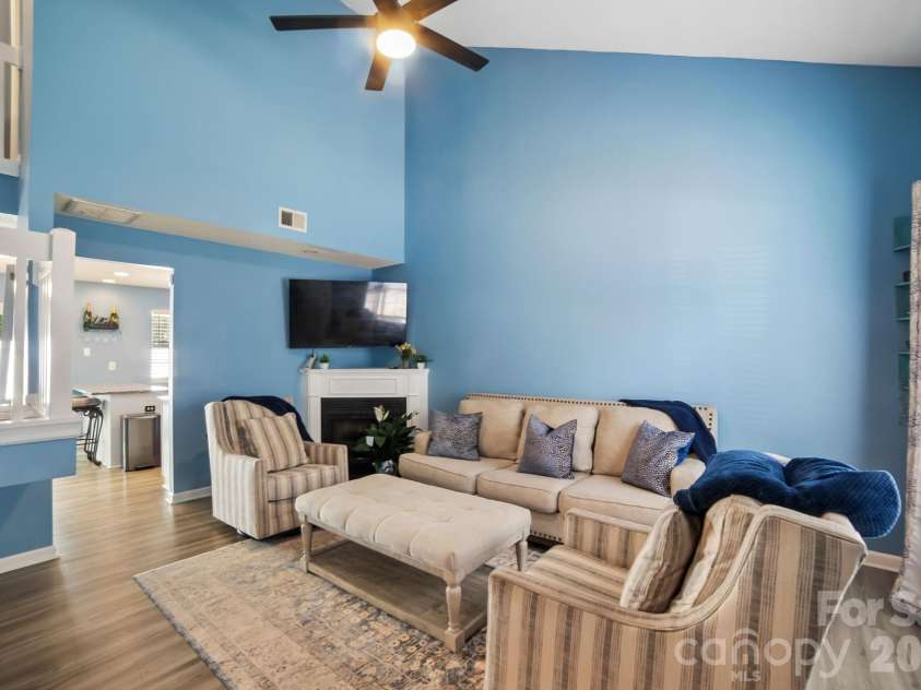 5427 Kimmerly Woods Drive, Charlotte, NC 28215.  MLS# CAR4376319, YatesRealty ID 17515. 