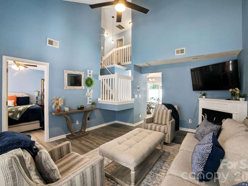5427 Kimmerly Woods Drive, Charlotte, NC 28215.  MLS# CAR4376319, YatesRealty ID 17515. 