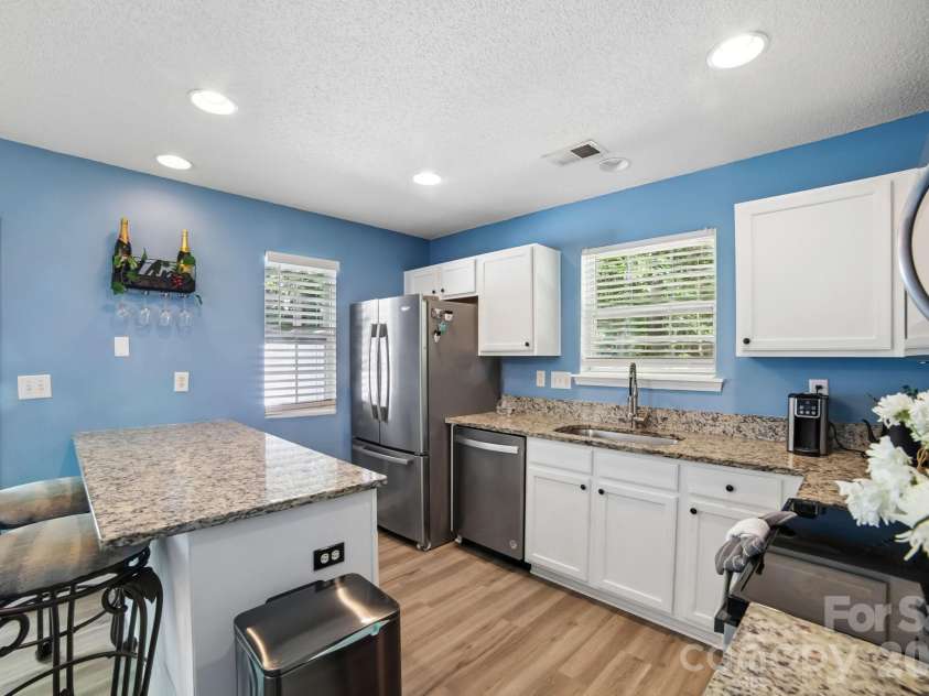 5427 Kimmerly Woods Drive, Charlotte, NC 28215.  MLS# CAR4376319, YatesRealty ID 17515. 