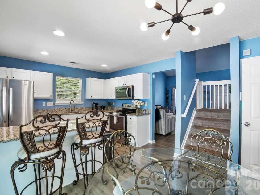 5427 Kimmerly Woods Drive, Charlotte, NC 28215.  MLS# CAR4376319, YatesRealty ID 17515. 