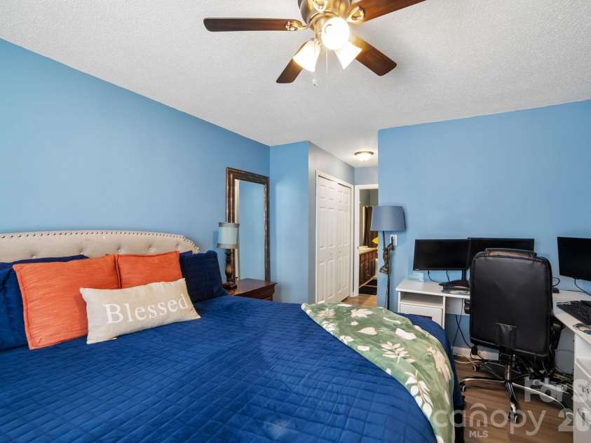 5427 Kimmerly Woods Drive, Charlotte, NC 28215.  MLS# CAR4376319, YatesRealty ID 17515. 