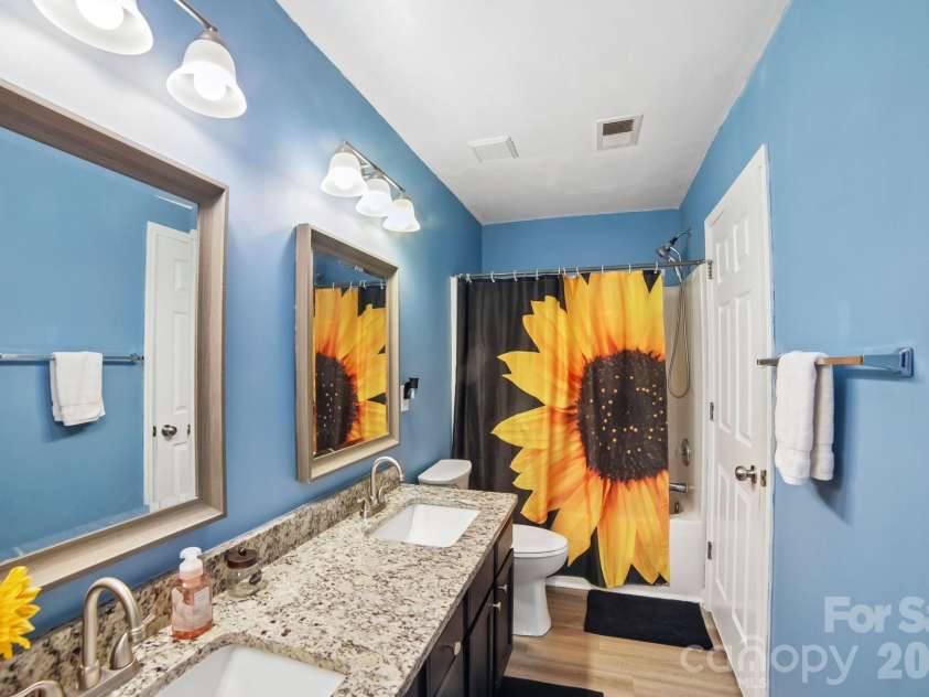 5427 Kimmerly Woods Drive, Charlotte, NC 28215.  MLS# CAR4376319, YatesRealty ID 17515. 