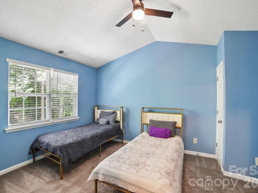 5427 Kimmerly Woods Drive, Charlotte, NC 28215.  MLS# CAR4376319, YatesRealty ID 17515. 