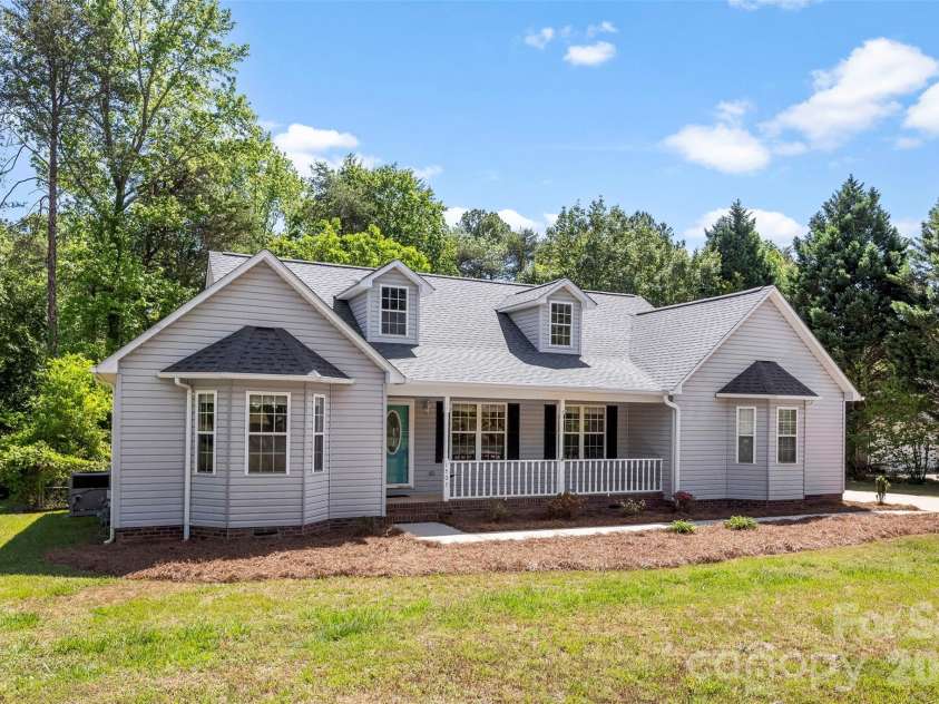 1503 East Fork Drive, Salisbury, NC 28146.  MLS# CAR4372552, YatesRealty ID 17518. 