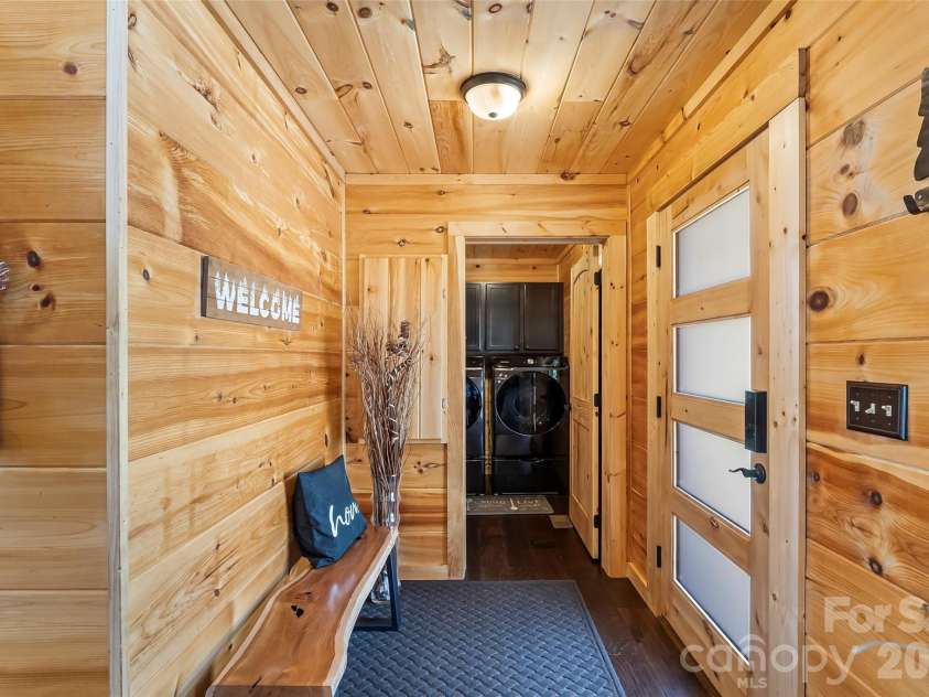 94 Osprey Roost Drive, Nebo, NC 28761.  MLS# CAR4296023, YatesRealty ID 17519. Foyer