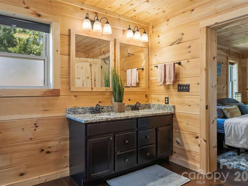94 Osprey Roost Drive, Nebo, NC 28761.  MLS# CAR4296023, YatesRealty ID 17519. Primary bath