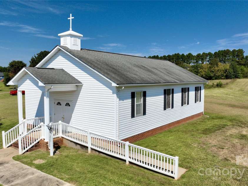 133 Bluegill Lane, Statesville, NC 28625.  MLS# CAR4307396, YatesRealty ID 1752. 