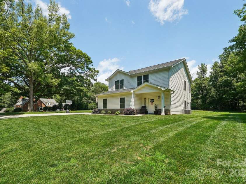 127 Wickersham Drive, Statesville, NC 28625.  MLS# CAR4260008, YatesRealty ID 17520. 