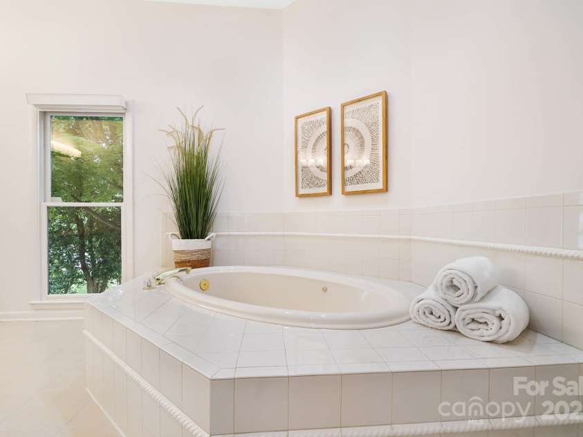 1245 Bellemeade Lane, Charlotte, NC 28270.  MLS# CAR4253437, YatesRealty ID 17521. 