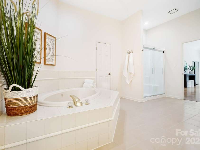 1245 Bellemeade Lane, Charlotte, NC 28270.  MLS# CAR4253437, YatesRealty ID 17521. 