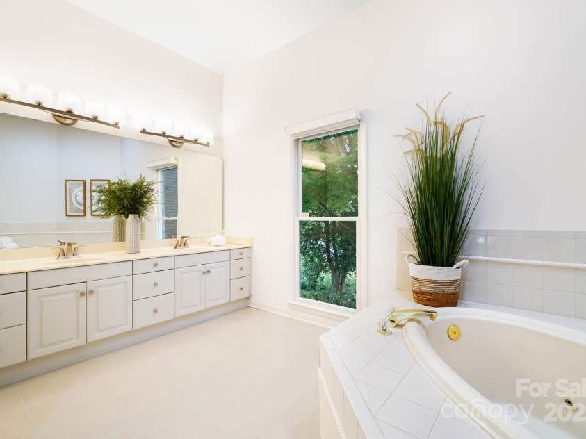 1245 Bellemeade Lane, Charlotte, NC 28270.  MLS# CAR4253437, YatesRealty ID 17521. Primary bath, ready for your personal touch