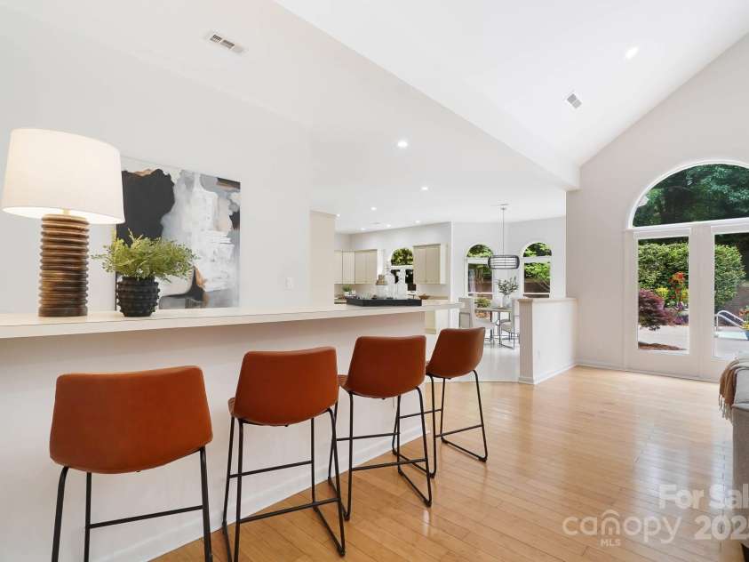 1245 Bellemeade Lane, Charlotte, NC 28270.  MLS# CAR4253437, YatesRealty ID 17521. Wet bar Seating for 4