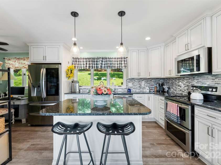 812 Bell Post Road, Belmont, NC 28012.  MLS# CAR4265548, YatesRealty ID 17523. 