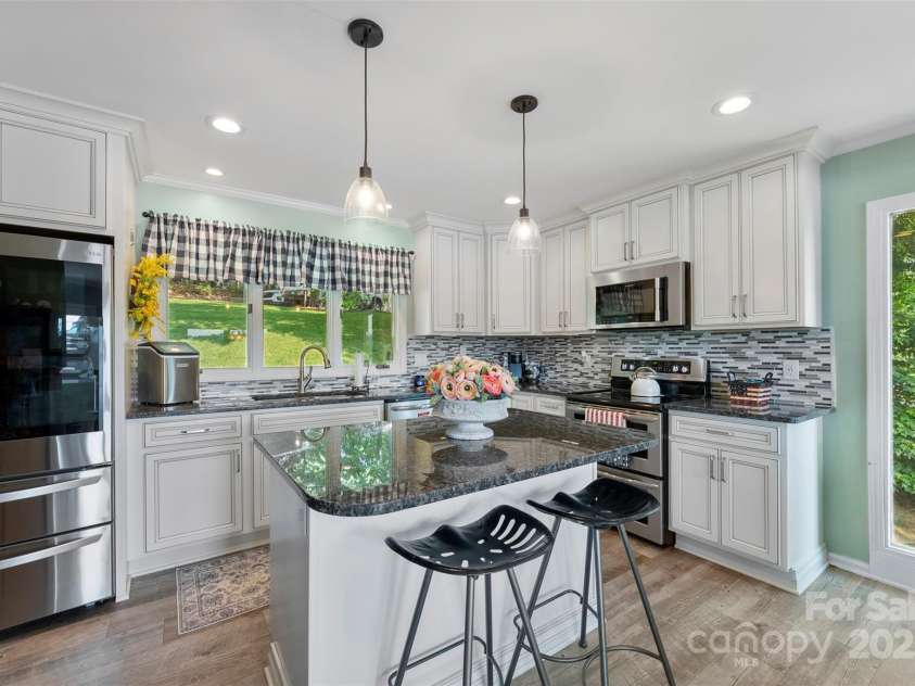 812 Bell Post Road, Belmont, NC 28012.  MLS# CAR4265548, YatesRealty ID 17523. 