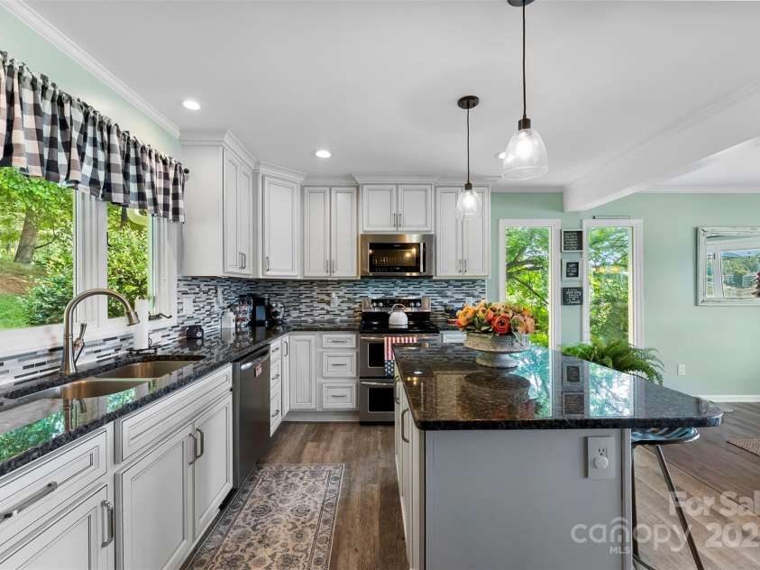 812 Bell Post Road, Belmont, NC 28012.  MLS# CAR4265548, YatesRealty ID 17523. 