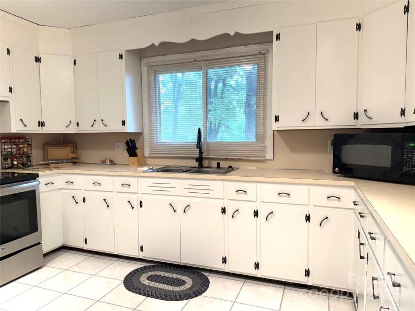 3158 Salisbury Highway, Statesville, NC 28677.  MLS# CAR4266177, YatesRealty ID 17524. 