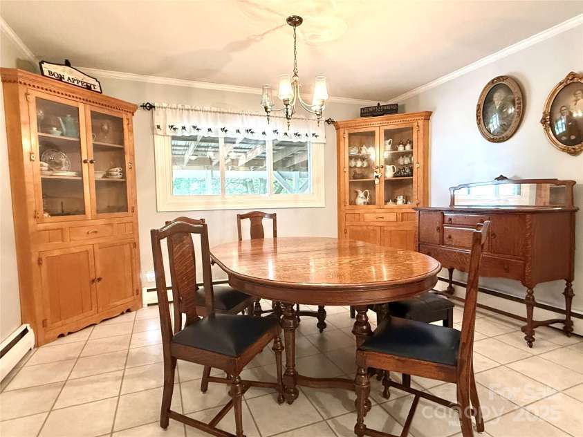 3158 Salisbury Highway, Statesville, NC 28677.  MLS# CAR4266177, YatesRealty ID 17524. Dining area off kitchen