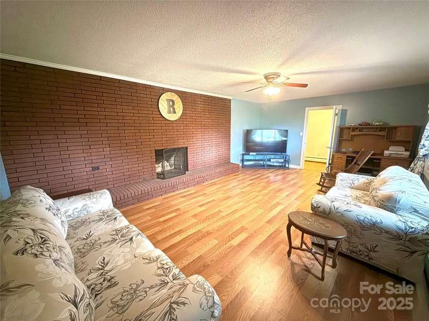 3158 Salisbury Highway, Statesville, NC 28677.  MLS# CAR4266177, YatesRealty ID 17524. Family room