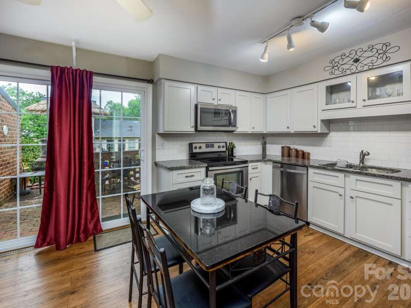 911 21st Avenue, Hickory, NC 28601.  MLS# CAR4374821, YatesRealty ID 17524. 
