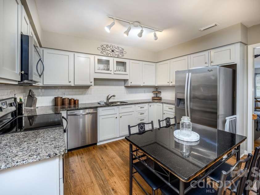 911 21st Avenue, Hickory, NC 28601.  MLS# CAR4374821, YatesRealty ID 17524. 