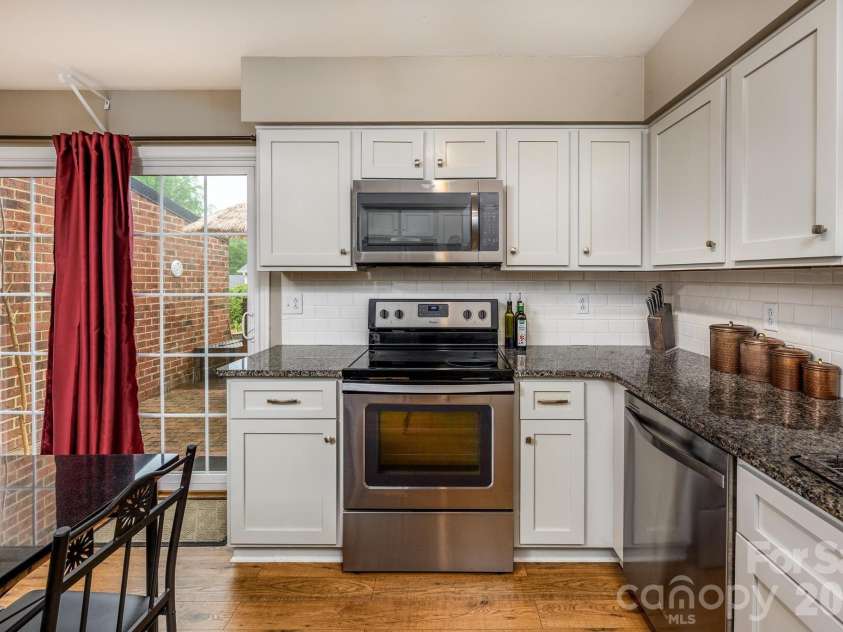 911 21st Avenue, Hickory, NC 28601.  MLS# CAR4374821, YatesRealty ID 17524. 