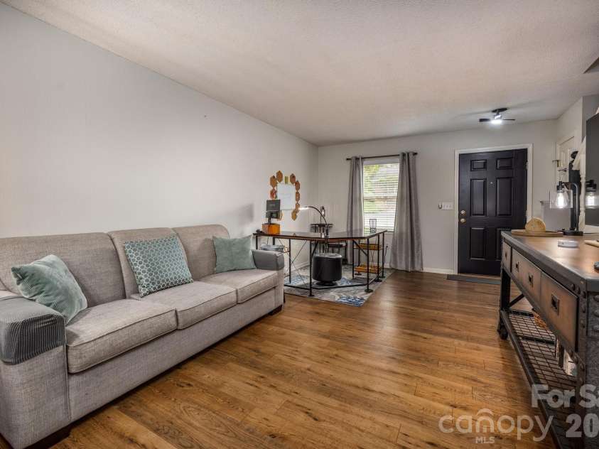 911 21st Avenue, Hickory, NC 28601.  MLS# CAR4374821, YatesRealty ID 17524. 