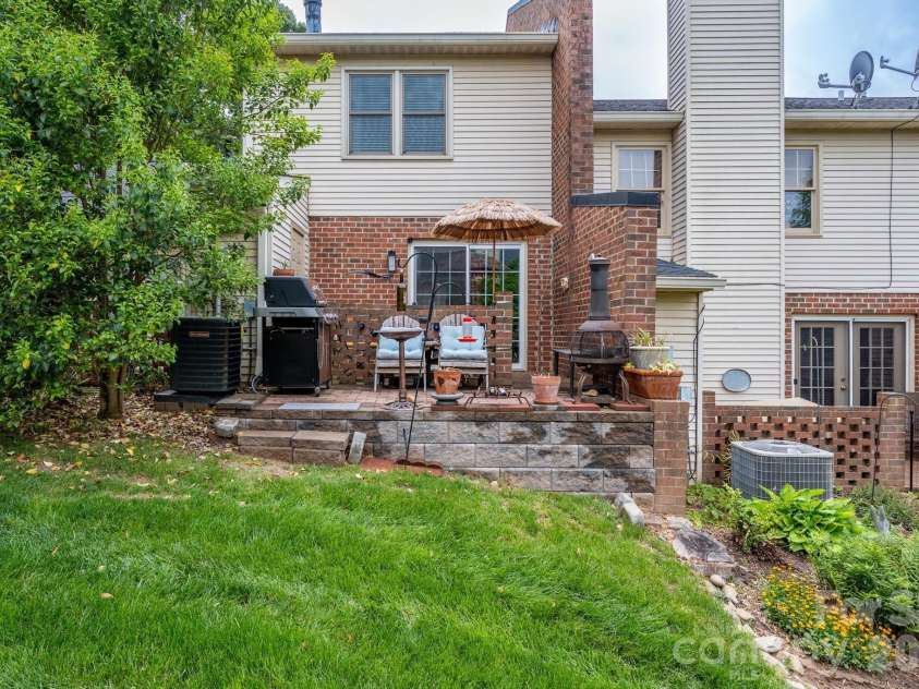 911 21st Avenue, Hickory, NC 28601.  MLS# CAR4374821, YatesRealty ID 17524. 