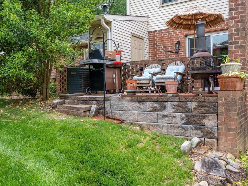 911 21st Avenue, Hickory, NC 28601.  MLS# CAR4374821, YatesRealty ID 17524. 