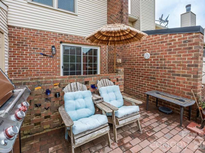 911 21st Avenue, Hickory, NC 28601.  MLS# CAR4374821, YatesRealty ID 17524. 