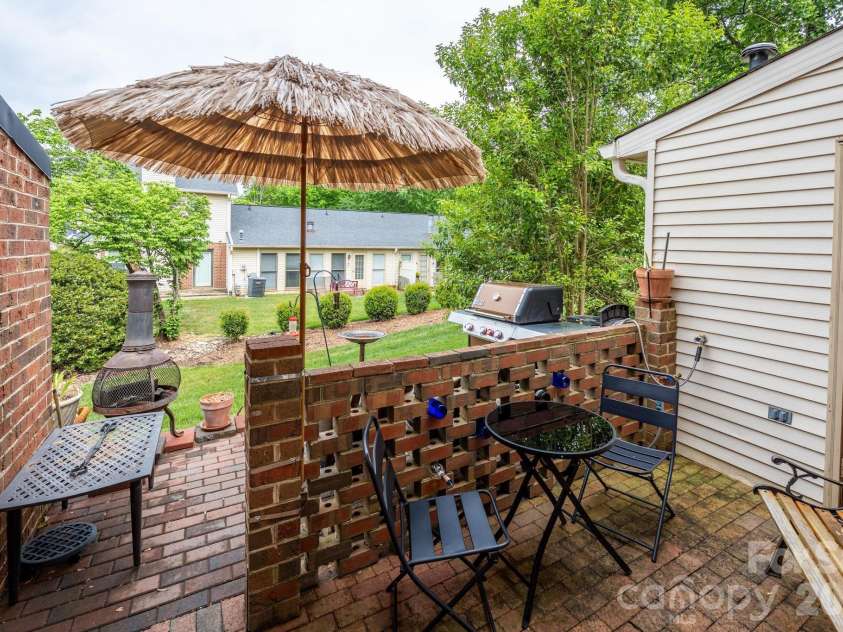 911 21st Avenue, Hickory, NC 28601.  MLS# CAR4374821, YatesRealty ID 17524. 