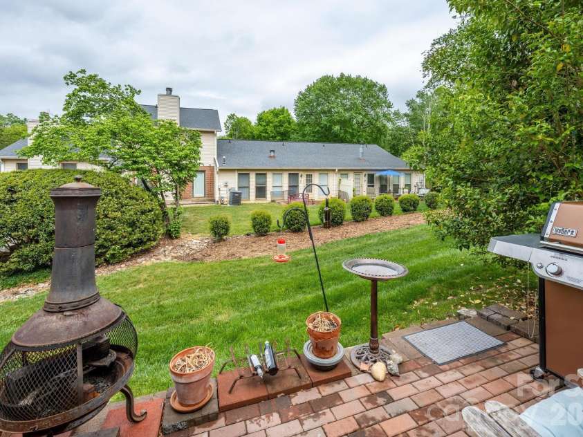 911 21st Avenue, Hickory, NC 28601.  MLS# CAR4374821, YatesRealty ID 17524. 