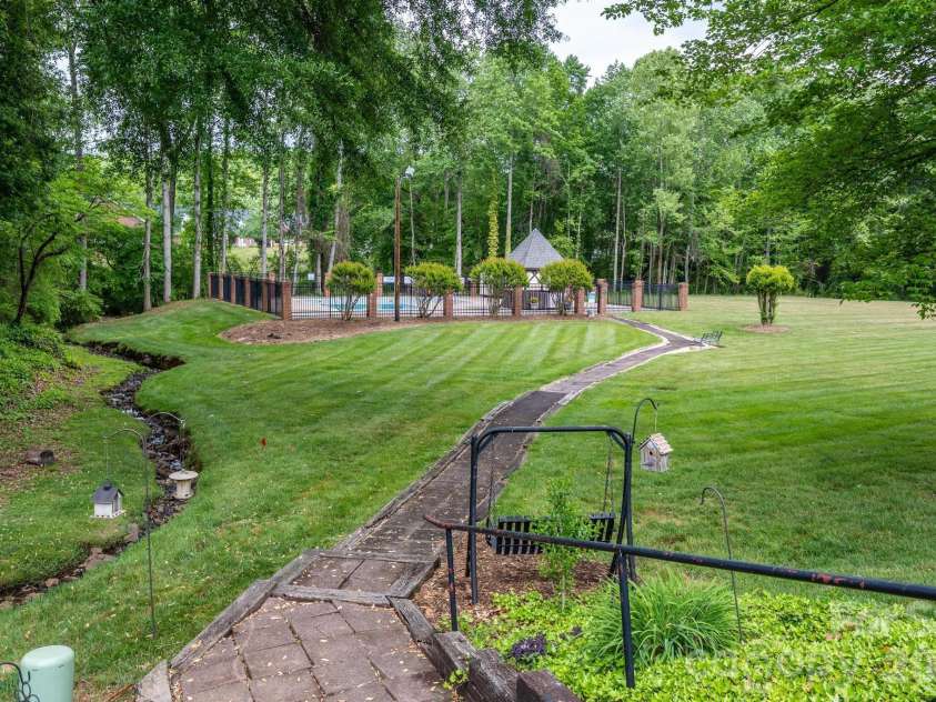 911 21st Avenue, Hickory, NC 28601.  MLS# CAR4374821, YatesRealty ID 17524. 
