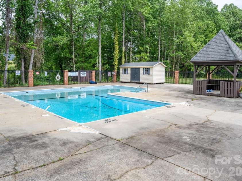911 21st Avenue, Hickory, NC 28601.  MLS# CAR4374821, YatesRealty ID 17524. 