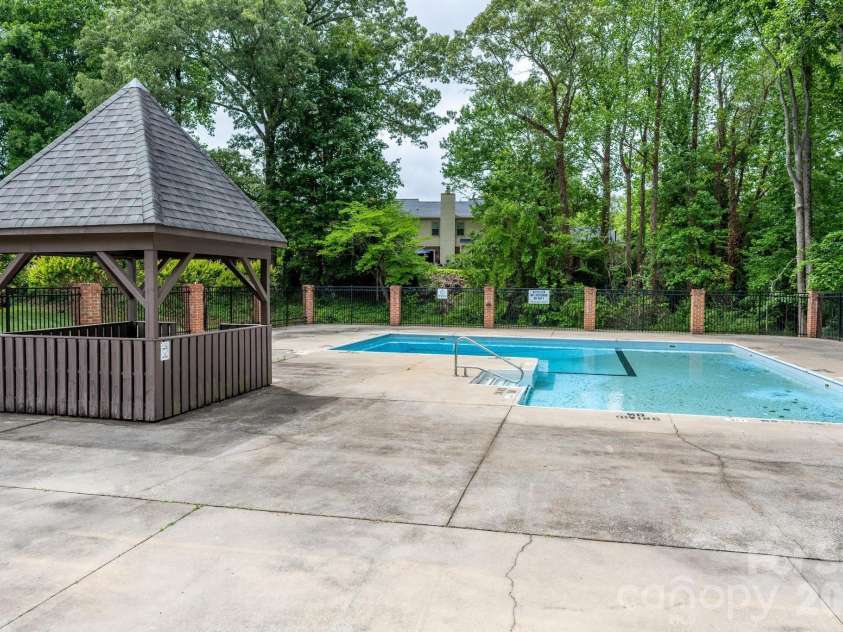 911 21st Avenue, Hickory, NC 28601.  MLS# CAR4374821, YatesRealty ID 17524. 